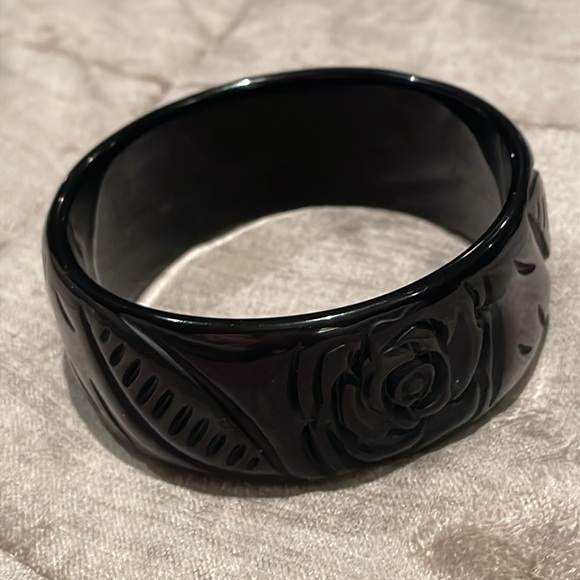 Vintage Black Carved Rose Bangle Bracelet 7-8” - Picture 4 of 7
